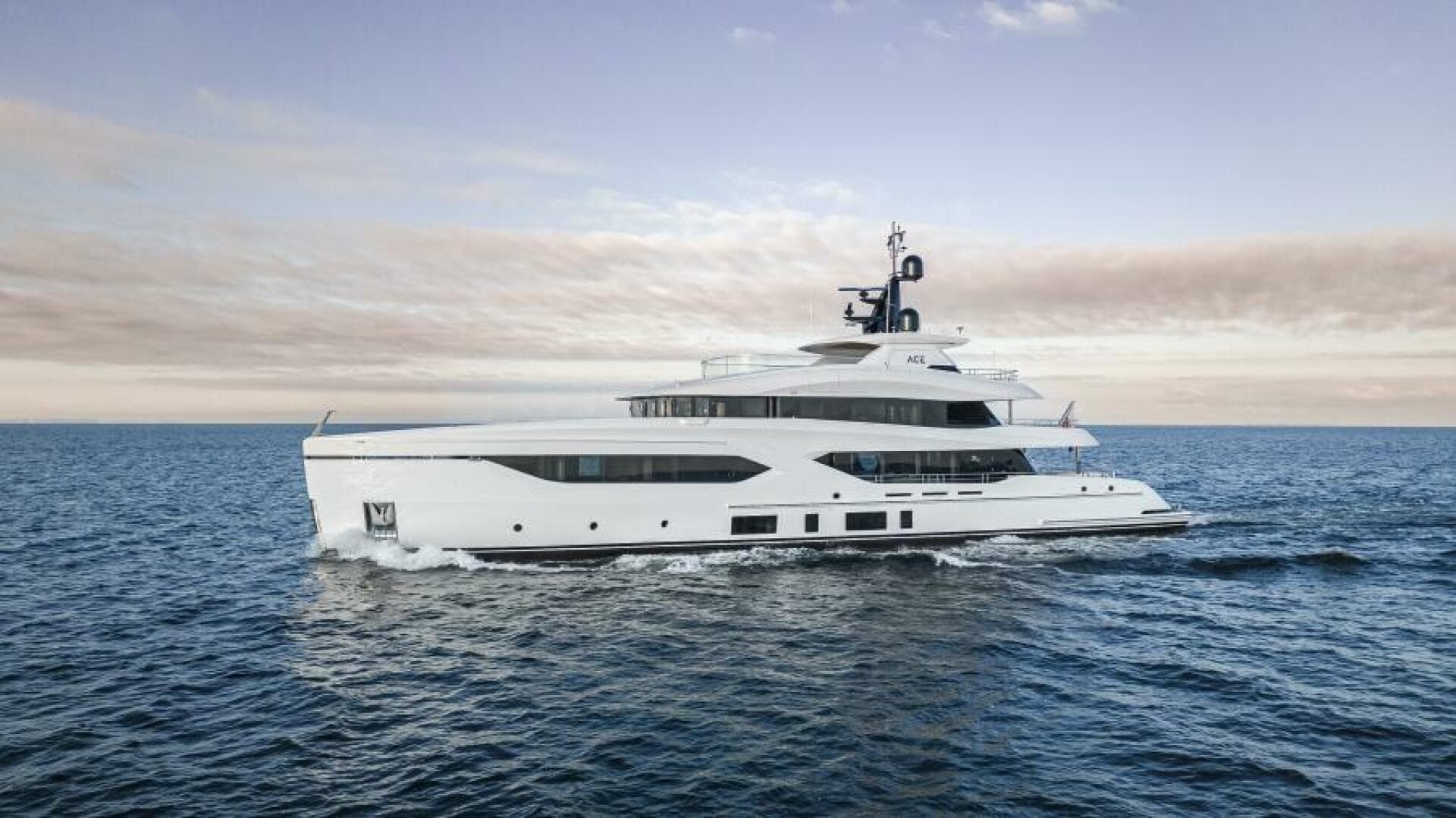 CONRAD C144S HULL 4 — photo 3