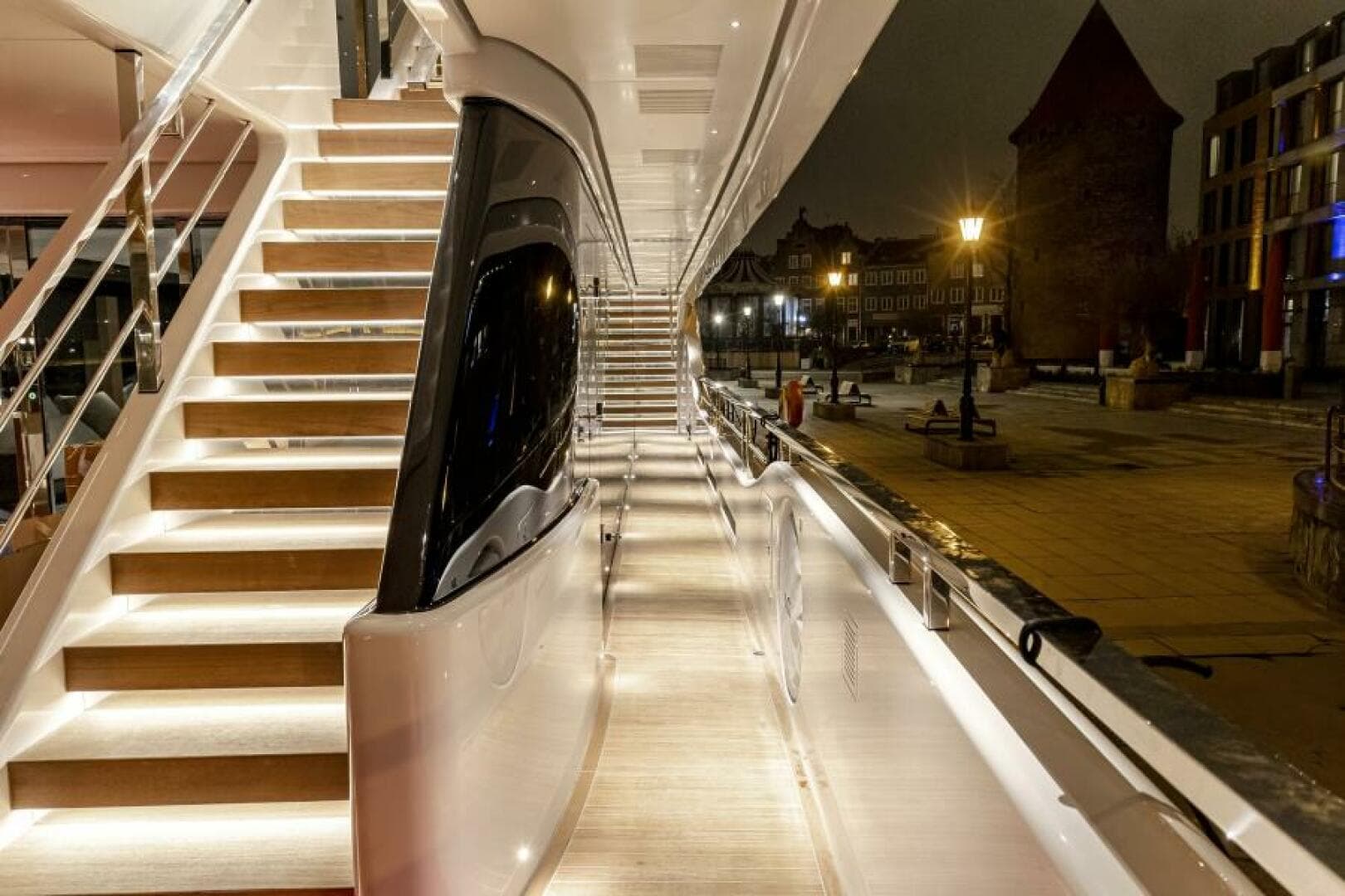 CONRAD C144S HULL 4 — photo 10