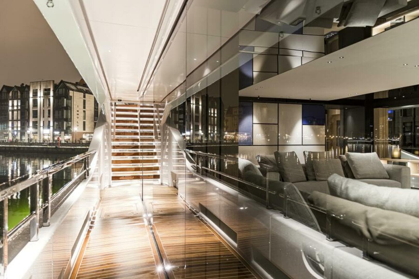 CONRAD C144S HULL 4 — photo 11