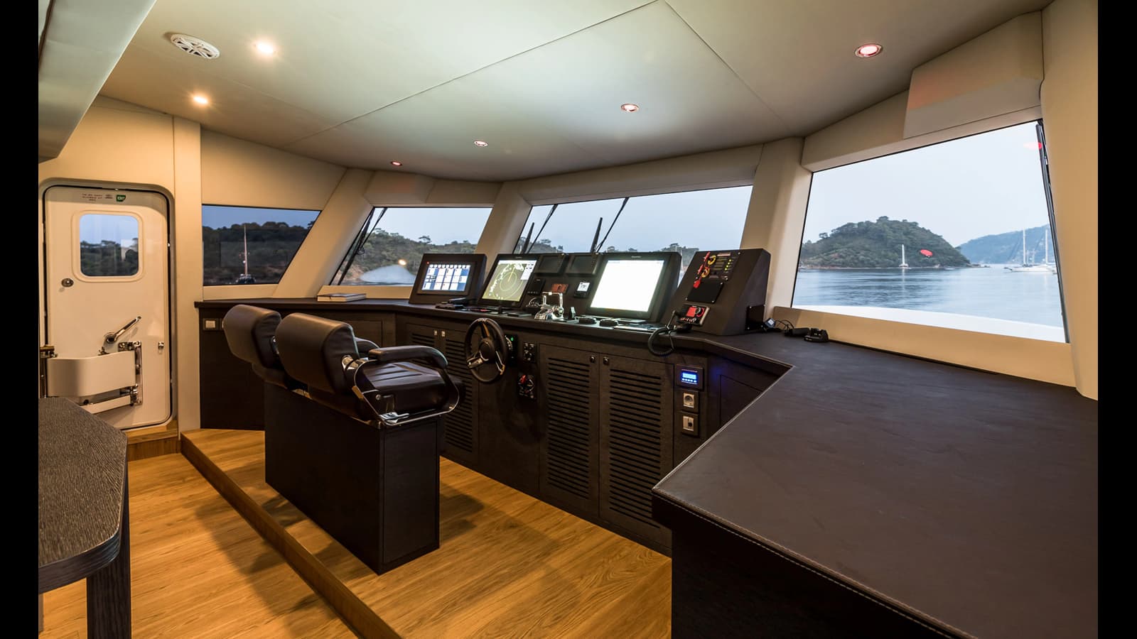 NUMARINE 32XP — photo 37